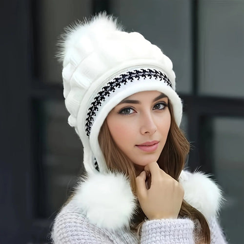 Fleece-Lined Pom Pom Beanie – Winter Warmth with a Fun Finish