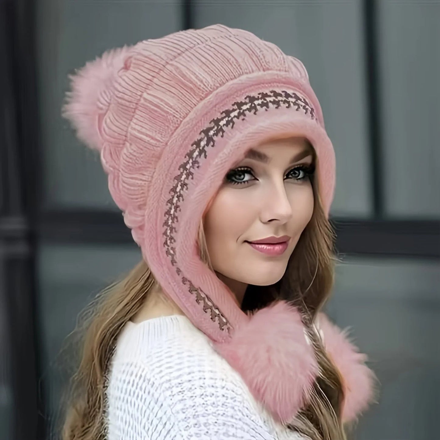Fleece-Lined Pom Pom Beanie – Winter Warmth with a Fun Finish