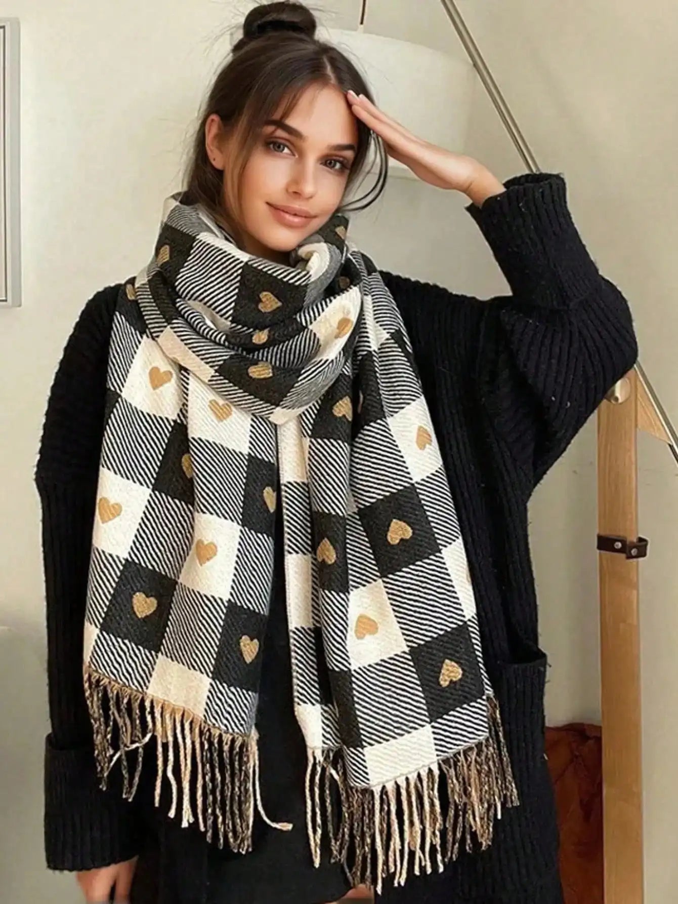 Checkered Winter Scarf Shawl – Classic Pattern, Effortless Style