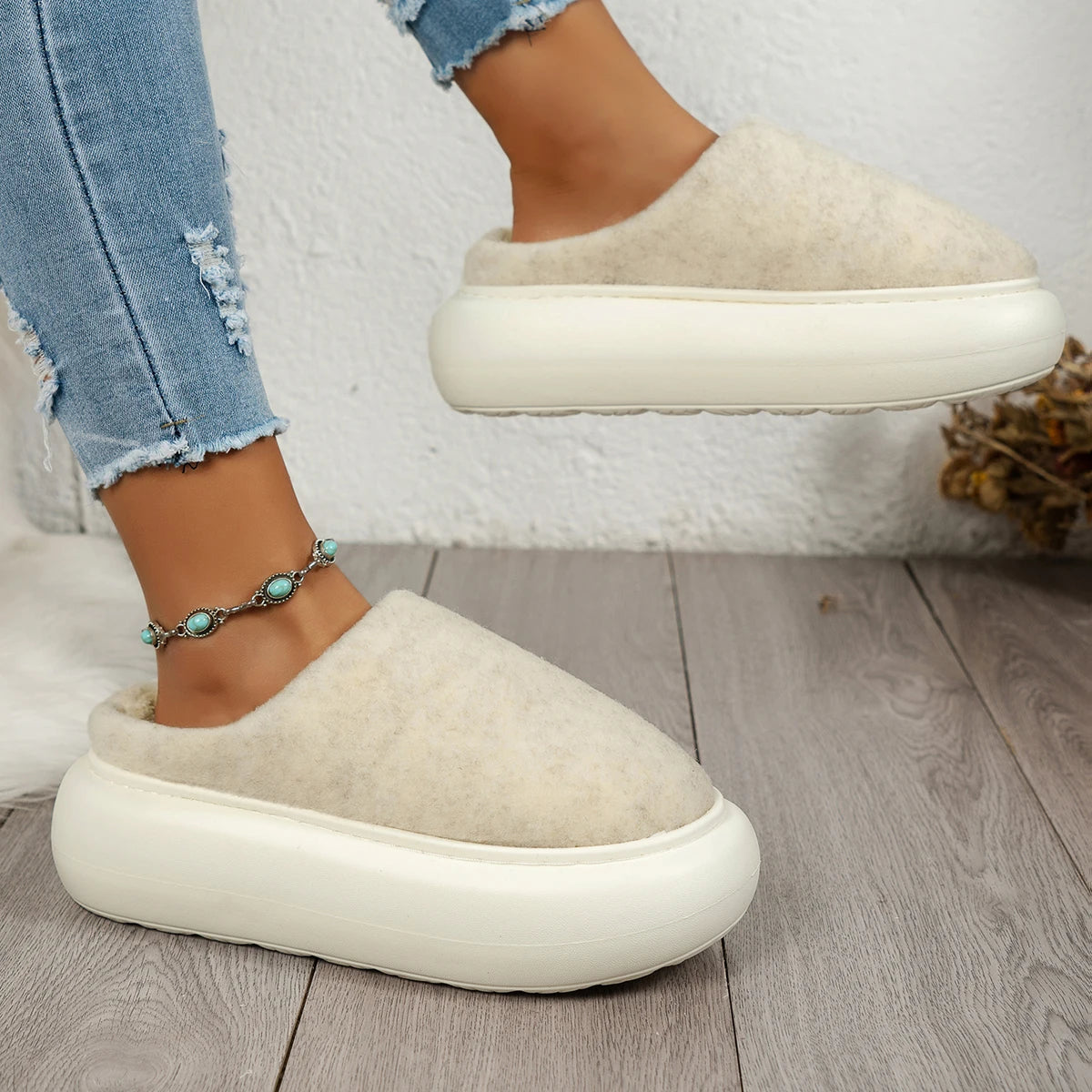 Warm Plush Indoor Winter Slippers for Women – Cozy Luxury Underfoot