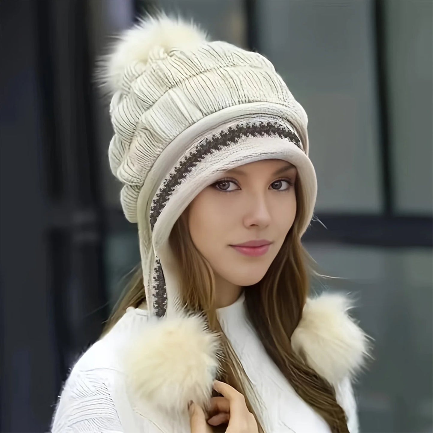 Fleece-Lined Pom Pom Beanie – Winter Warmth with a Fun Finish