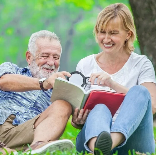 30x Magnifying Glass for Seniors – Clear Vision for Everyday Reading