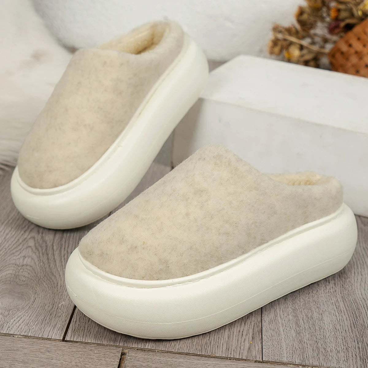 Warm Plush Indoor Winter Slippers for Women – Cozy Luxury Underfoot
