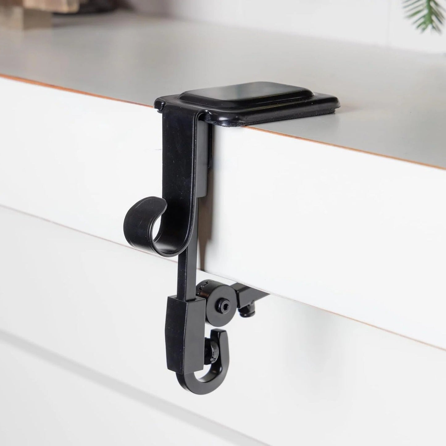 Adjustable Fireplace Stocking Hanger – Perfect Fit for Any Mantle