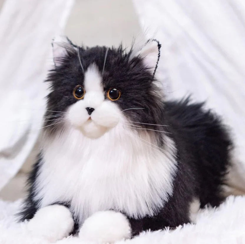 Lifelike Plush Cat – The Companion That Never Needs Feeding